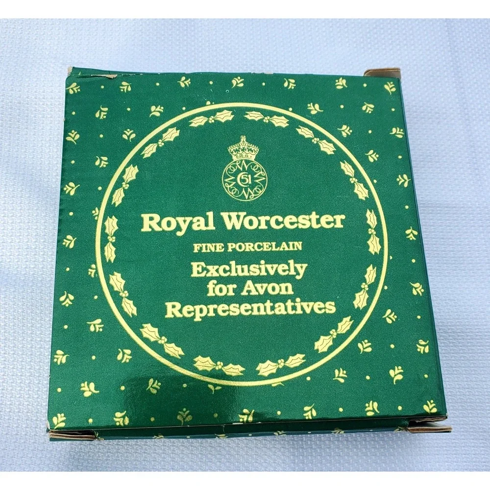 NIB Avon 1982 Royal Worcester Fine Porcelain Trinket Dish Floral 4.5